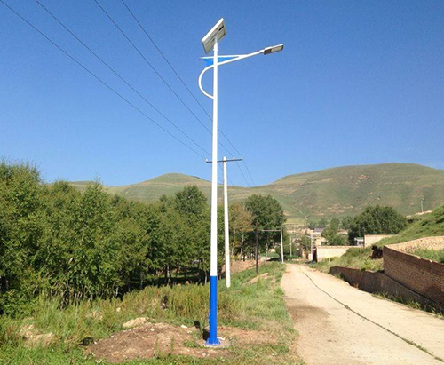 高杆灯与普通中杆路灯之间的区别 高杆灯与普通中杆路灯之间的区别